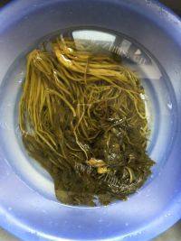下酒菜咸菜炒毛豆做法图解1)