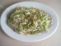 家常菜青椒炒绿豆芽