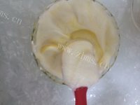 香喷喷的8寸戚风蛋糕做法图解8)