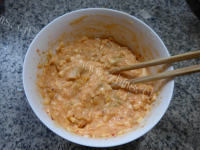 美味的鸡蛋泡菜山药饼做法图解7)