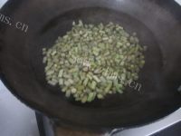 家常菜肉末炒酸豆角做法图解4)