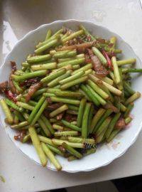 家常菜蒜苔炒肉丝