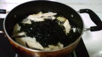 鲜美的牛丸腐竹紫菜汤的做法图解六