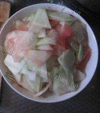 家常菜西瓜皮炒肉做法图解2)