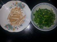 自制芹菜炒豆腐干做法图解1)