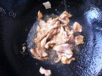 口感好的芹菜炒肉做法图解3)