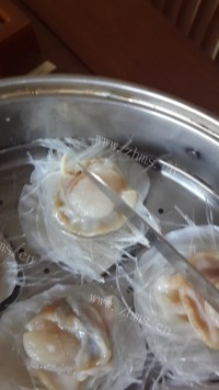 美味的蒜蓉蒸扇贝做法图解5)