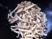 家常菜杏鲍菇炒肉丝
