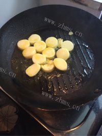 自制日本豆腐炒黑木耳做法图解4)