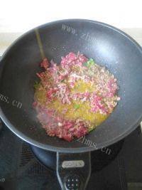 美味的尖椒肉打卤面做法图解3)