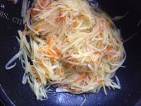 色味俱佳的素炒土豆丝做法图解7)