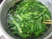 美味的小白菜粉条汤做法图解3)