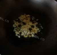 美味的秋葵蛋花汤做法图解6)