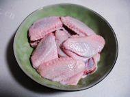 美味的酥炸鸡翅做法图解1)