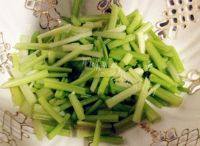自制芹菜炒豆腐干做法图解3)