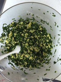 美味的韭菜盒子做法图解5)