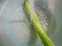家常菜丝瓜炒毛豆做法图解3)