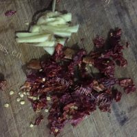 回味无穷的蒜苔炒肉丝做法图解3)
