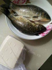 美味的豆腐鲫鱼汤做法图解2)