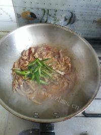 家常菜香菜炒肉丝做法图解10)