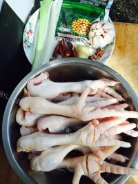 美味的红烧鸡爪做法图解1)
