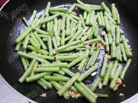 家常菜蒜煸豆角做法图解6)