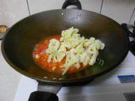 「营养美食」西红柿炒花菜做法图解6)