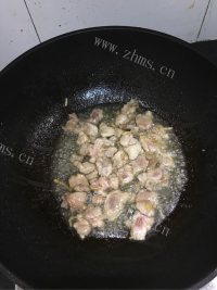 家常菜木耳炒肉片做法图解4)
