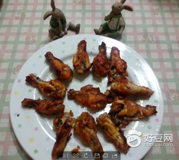 美味的烤鸡翅根
