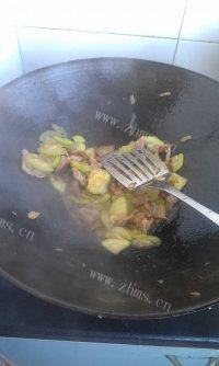 家常菜西葫芦炒肉片做法图解5)