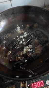 食欲满满的蒜香煎茄子做法图解5)