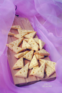热腾腾的奶酪饼干