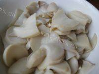 简单版杏鲍菇炒肉做法图解4)