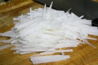 独特的萝卜鲫鱼汤做法图解11)