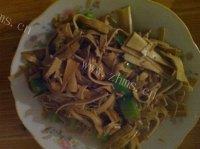 家常菜青椒炒豆腐皮