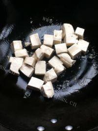 家常菜蘑菇豆腐汤做法图解3)
