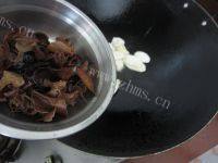 营养丰富的山药炒木耳做法图解6)