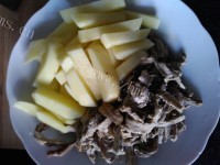 美味酱焖土豆茄子干做法图解1)
