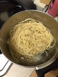 美味的青椒肉丝炒面做法图解2)