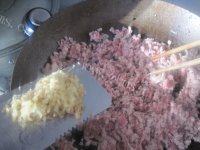妈妈教我做猪肉韭菜饺子做法图解7)