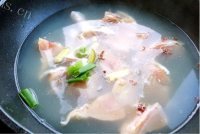 美味青椒洋葱炖鸡腿做法图解3)