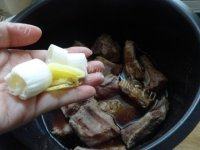 家常菜排骨豆角做法图解7)