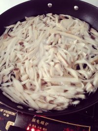 DIY杏鲍菇炒肉做法图解4)
