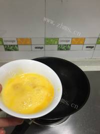 家常红菜丁蛋炒饭做法图解3)