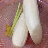 家常菜萝卜炖豆腐做法图解1)