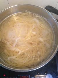美味的茄酱意粉做法图解6)