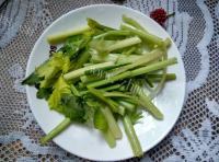 美味的香芹炒鸡肉做法图解3)
