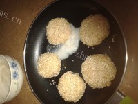 脆脆的香酥芝麻饼做法图解8)