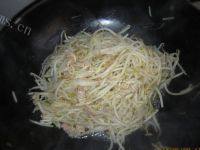 香气十足的肉丝炒豆芽做法图解14)