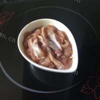 营养鸡丝炒三椒做法图解2)